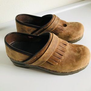 NWOB Sanita Professional Abilene Oiled Closed Brown Leather Clogs US 6.5 EU 37